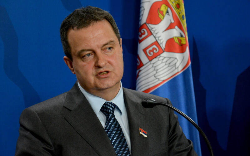 Serbia respinge accuse di contrabbando di armi del Regno Unito