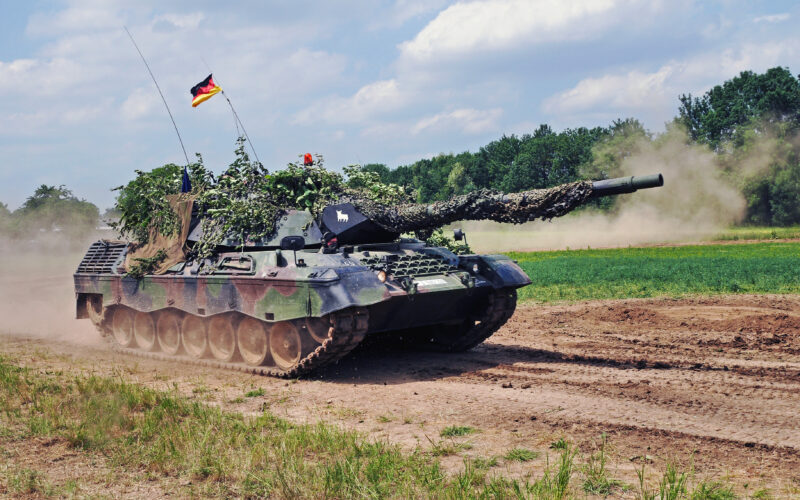 Berlino rafforza il sostegno militare all’Ucraina con carri armati e droni