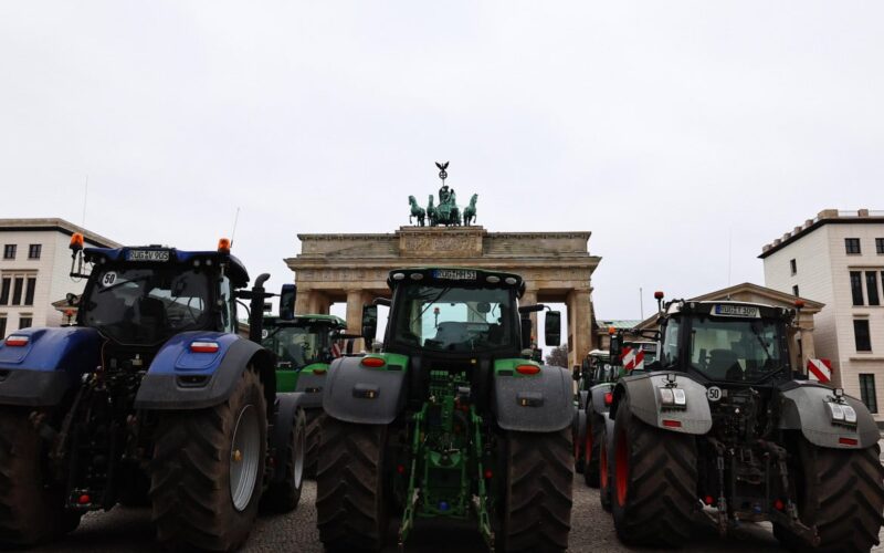 Proteste degli Agricoltori in Germania: Tensioni e Sfide Politiche