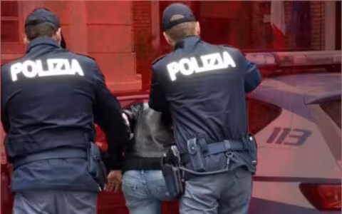 Sinagoga e moschea nei piani del 22enne arrestato a Milano: ordigni fai-da-te e il modello Breivik