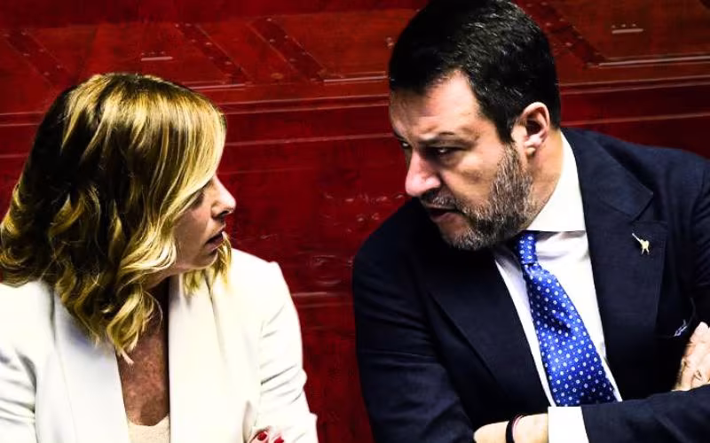 Salvini rieletto, no a soldi e armi per Kiev. E Meloni lo chiama a metà congresso